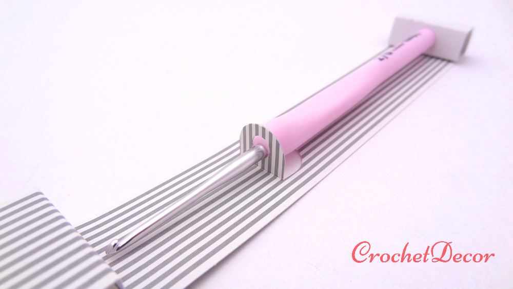 Tulip Japan - Ergonomic Aluminum Crochet Hooks with Silicone Handle (2 - 4  mm)